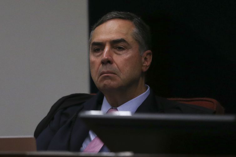 Barroso pede que eleitores não deixem de ir às urnas no segundo turno. Presidente do TSE destacou protocolo sanitário na véspera do pleito