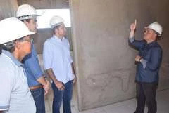 Rui Palmeira vistoria obra de complexo esportivo