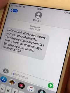 Sistema de aviso orienta população sobre chuva em Maceió