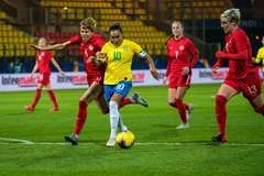 Marta comemora primeiro gol com Pia e elogia testes na Seleção Feminina