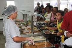 Restaurante Popular muda forma de atendimento para evitar propagação do coronavírus