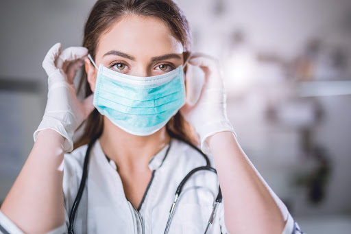 Estudo mostra que máscaras de algodão têm eficiência de 20% a 60%