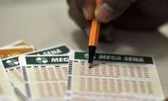 Mega-Sena pode pagar R$ 1,8 milhão hoje