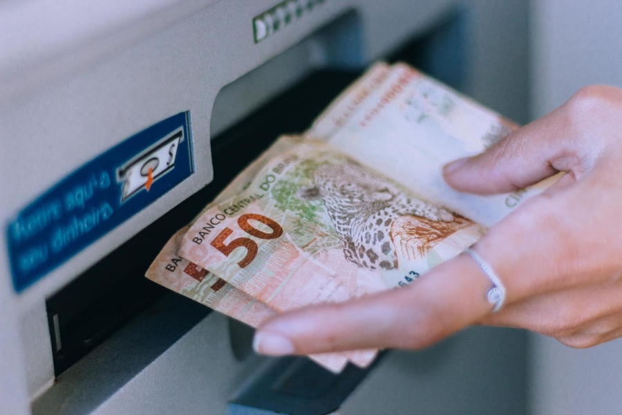 Governo disponibiliza carência para empréstimo consignado da Caixa na sexta (21). Governador Renan Filho formaliza parceria que beneficia servidores públicos