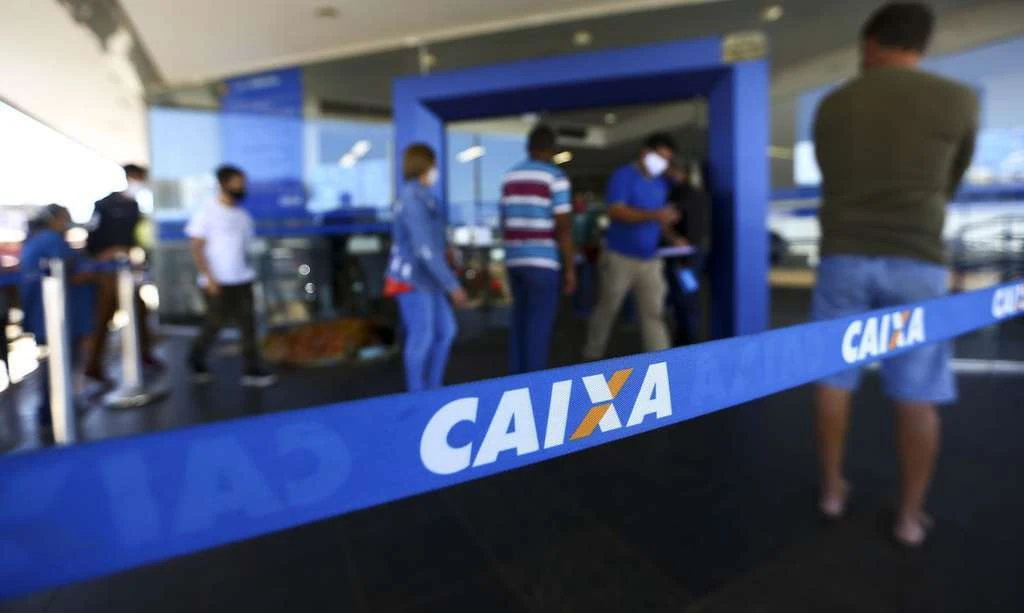 Agências da Caixa passam a funcionar das 8h às 13h. Novo horário para a vigorar a partir de amanhã