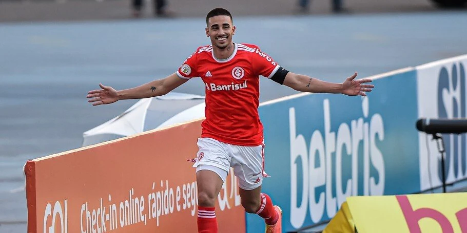 Inter vence o Botafogo e se mantém firme na liderança do Brasileirão Assaí.