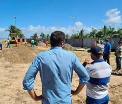 Prefeito Rui Palmeira vistoria obras de espaço de lazer no Centro Pesqueiro