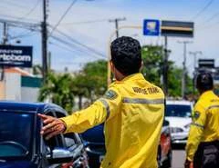 Prefeitura implanta contorno de quadra no Henrique Equelman