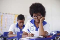 Escolas de ensino médio integral atingem desempenho acima da média nacional
