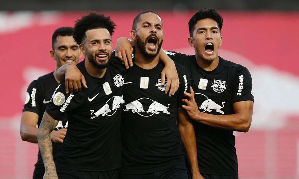 Bragantino vence lanterna Goiás e escapa da zona de rebaixamento. Ytalo e Claudinho marcaram os gols da partida