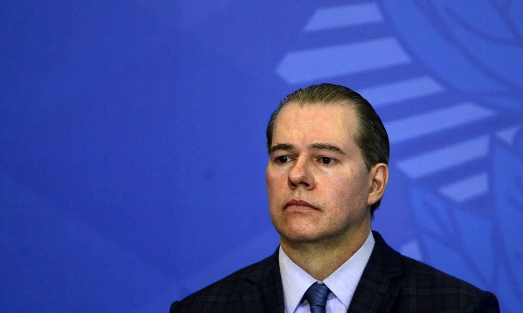 Ministro Dias Toffoli testa positivo para covid-19 e apresenta sintomas leves
