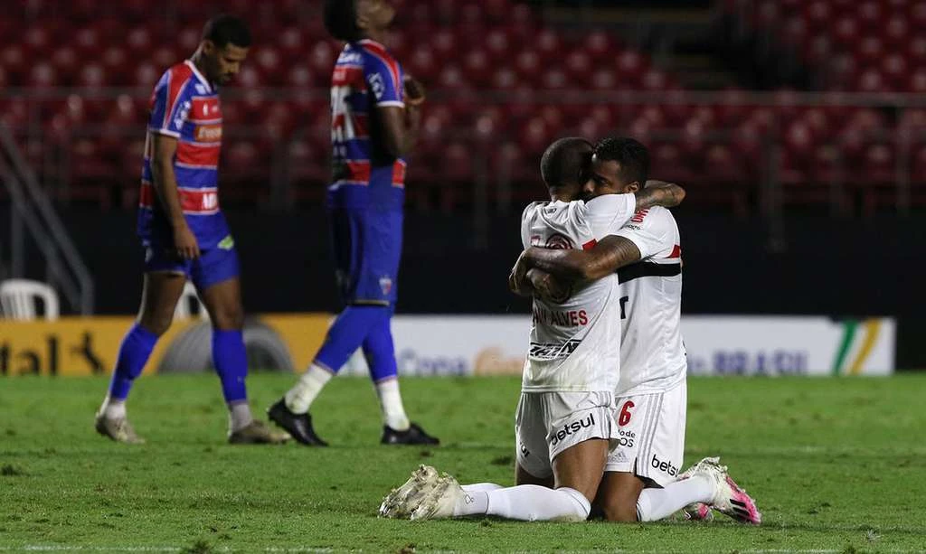 Copa do Brasil: São Paulo vence nos pênaltis e está nas quartas. Vitória de 10 a 9 sobre Fortaleza veio após empate nos 90 minutos