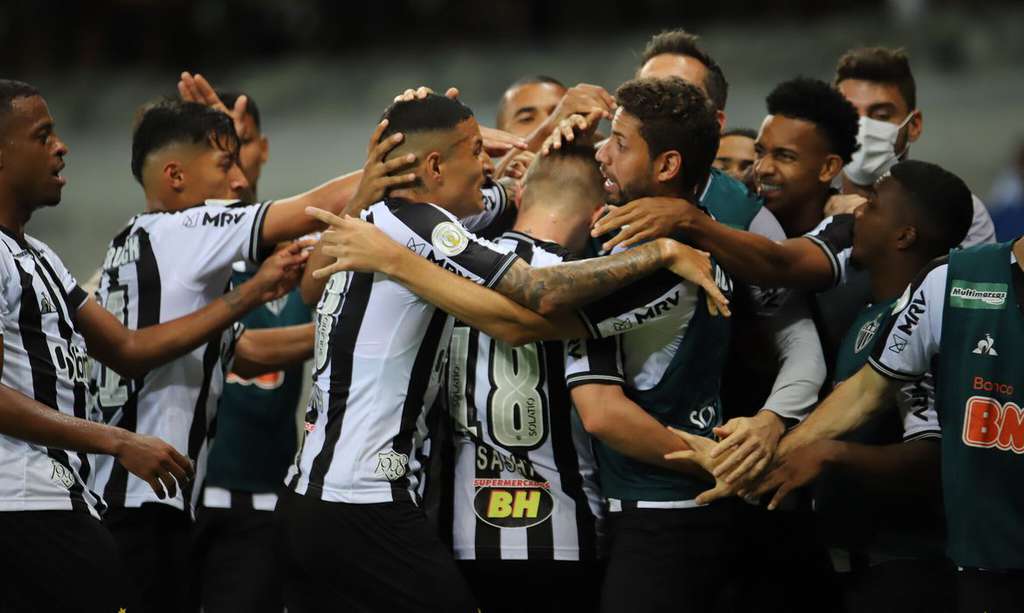 Atlético-MG goleia Flamengo e chega à vice-liderança do Brasileirão. Rubro-Negro desperdiçou mais uma chance de assumir ponta da tabela