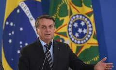 Bolsonaro sanciona lei que regulamenta repasses do novo Fundeb