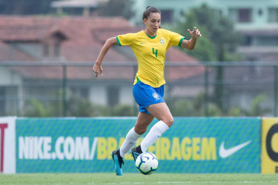 Seleção Feminina: Camila está convocada para a vaga de Marta. A atleta substituirá a alagoana, que testou positivo para Covid-19 no exame que antecede à apresentação da Seleção Feminina.