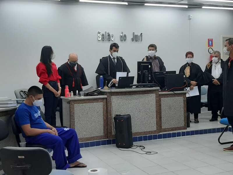 Júri popular condena acusado de matar mulher que defendeu irmã de assédio. Vítima era menor de idade e tinha um filho de dois anos