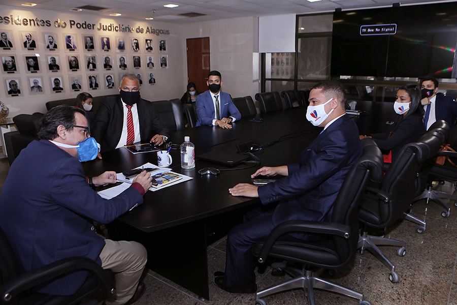 Presidente Tutmés Airan ouve demandas de advogados criminalistas