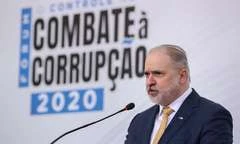 Aras defende regulamentação do lobby em lei específica