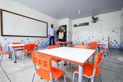Rui Palmeira entrega escola revitalizada no Tabuleiro do Martins