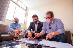 JHC discute retomada de investimentos e geração de emprego em Maceió