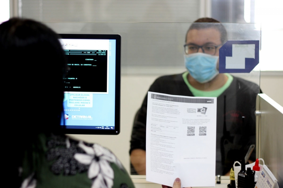 Versão digital do Certificado de Registro de Veículo já está disponível em Alagoas. Detran orienta proprietários de veículos sobre mudanças na documentação