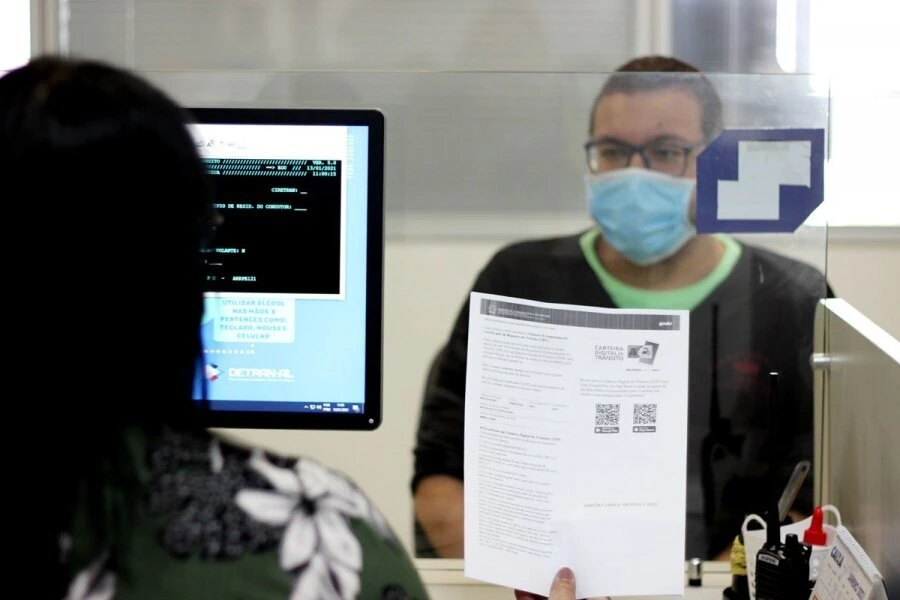 Versão digital do Certificado de Registro de Veículo já está disponível em Alagoas. Detran orienta proprietários de veículos sobre mudanças na documentação