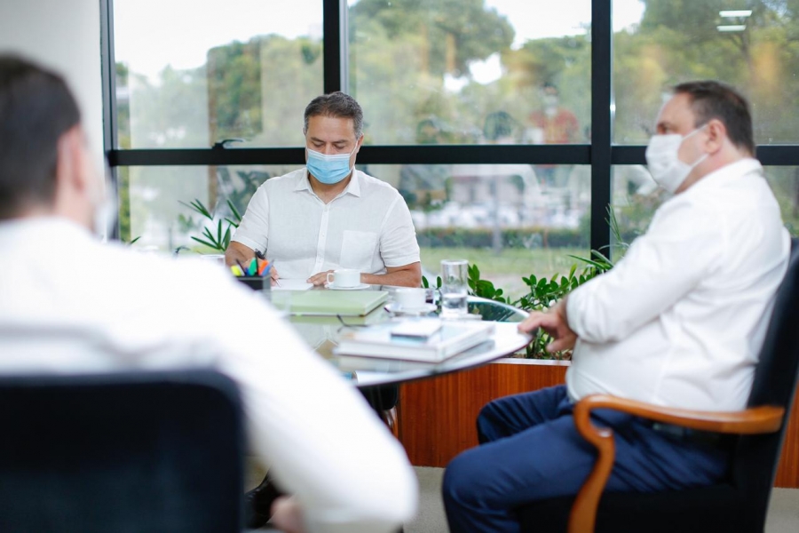 Renan Filho e Luciano Barbosa tratam de projetos prioritários para a cidade de Arapiraca. Reunião foi realizada na tarde desta segunda (11) no Palácio República dos Palmares