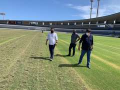Selaj promove tratamento intensivo no gramado do Estádio Rei Pelé