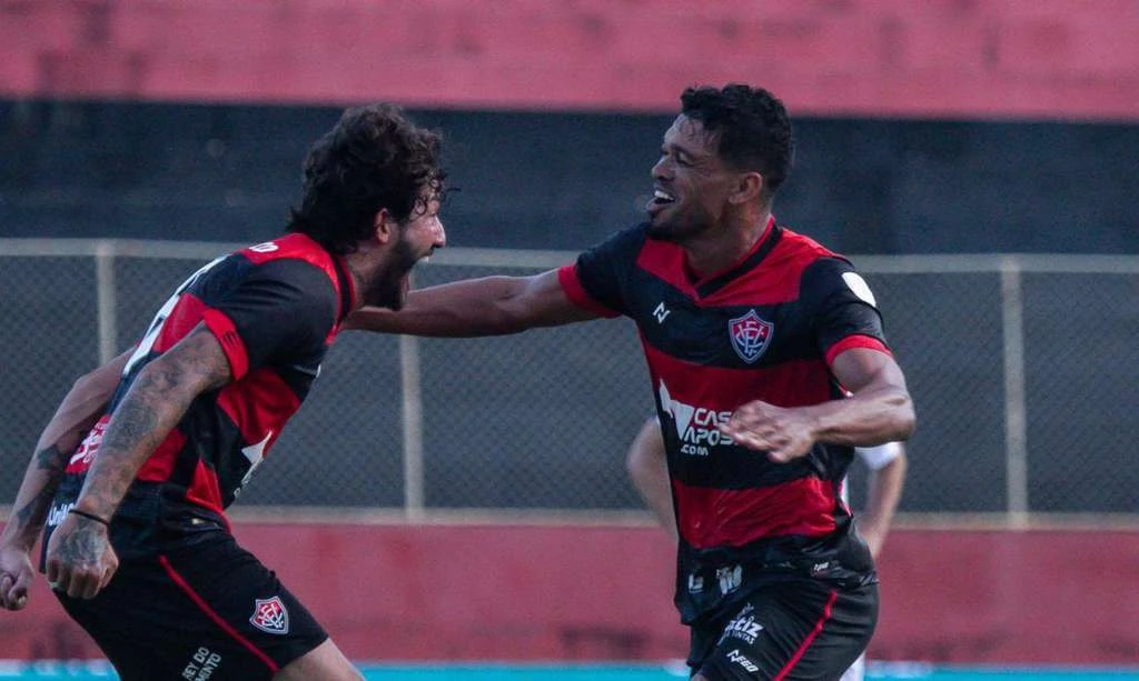 Vitória derrota Santa Cruz na abertura da Copa do Nordeste