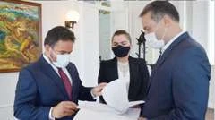 Parlamento agiliza aprovação e presidente Marcelo Victor entrega ao governador projeto sobre compra de vacinas