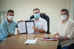 Governador Renan Filho e secretário autorizam construção de escola em Pariconha