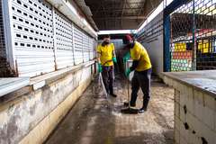 Mercado da Produção passa por limpeza para receber a população na Semana Santa