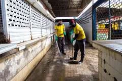 Mercado da Produção passa por limpeza para receber a população na Semana Santa