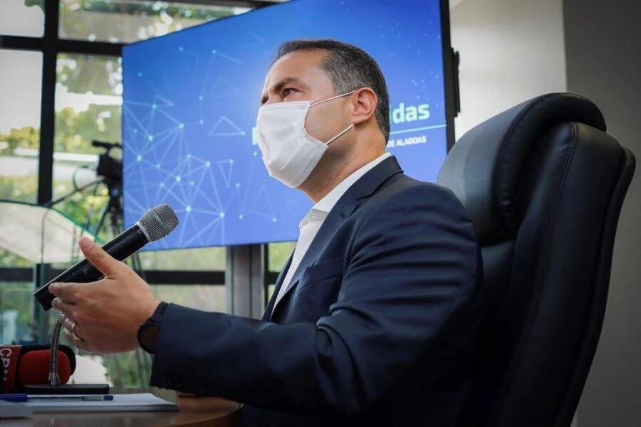 Renan Filho sanciona lei que autoriza compra da Sputnik V para acelerar vacinação em AL