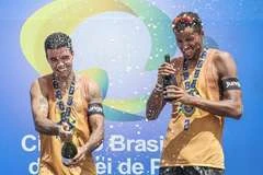 Guto e Arthur Mariano conquistam o 1° ouro da dupla no Circuito de vôlei de praia nacional