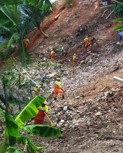 Prefeitura recolhe 40 toneladas de lixo na Grota da Macaxeira, no Jacintinho