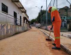Grota do Moreira, no Jacintinho, recebe serviços de limpeza