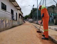 Grota do Moreira, no Jacintinho, recebe serviços de limpeza
