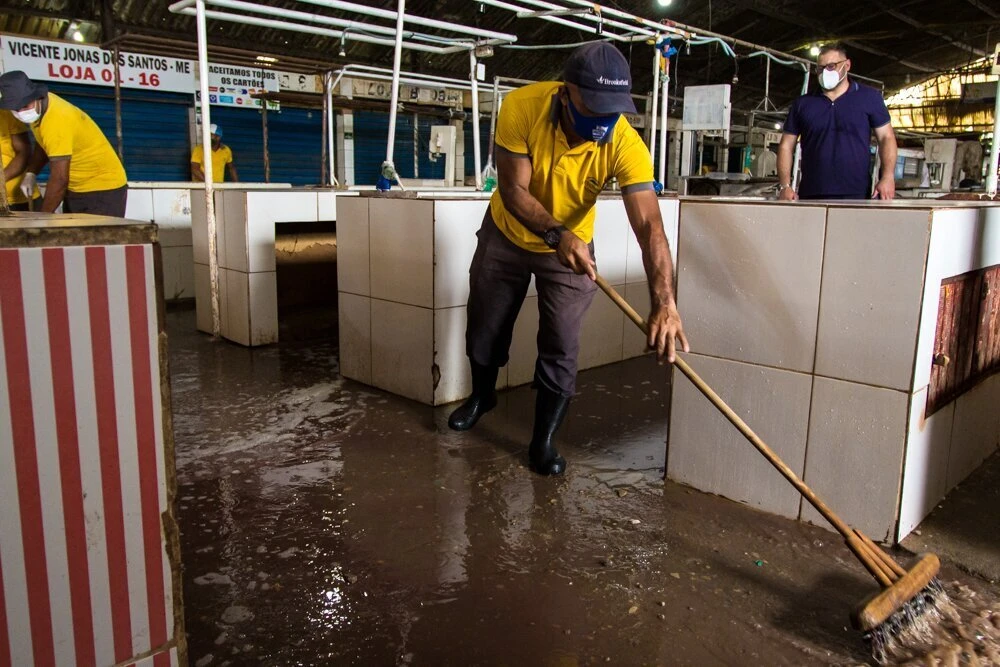 Prefeitura realiza mutirão de limpeza e desinfecção no Mercado do Tabuleiro, hoje e amanhã