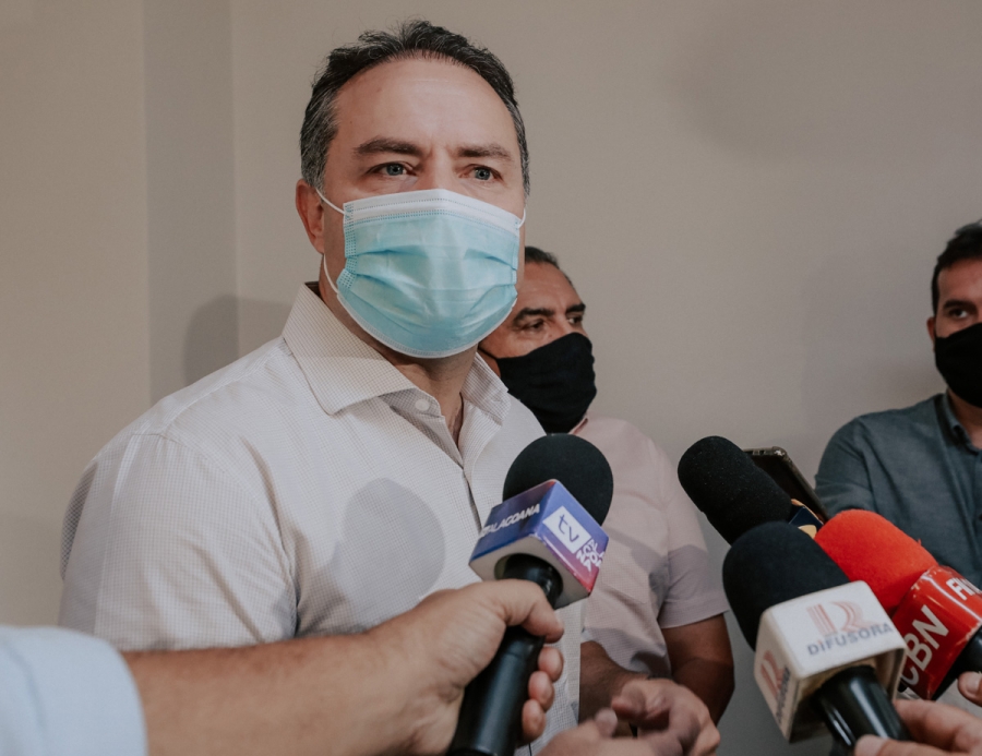 “Não podemos deixar nenhum alagoano com mais de 60 anos para trás”, alerta Renan Filho