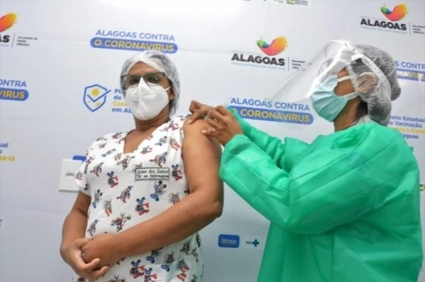 325.196 doses das vacinas contra a Covid-19 foram aplicadas em Alagoas