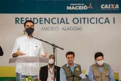 “São famílias que recebem um lar digno”, disse prefeito JHC ao entregar residencial no Benedito Bentes