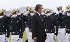 Bolsonaro participa da entrega de espadins na Escola Naval