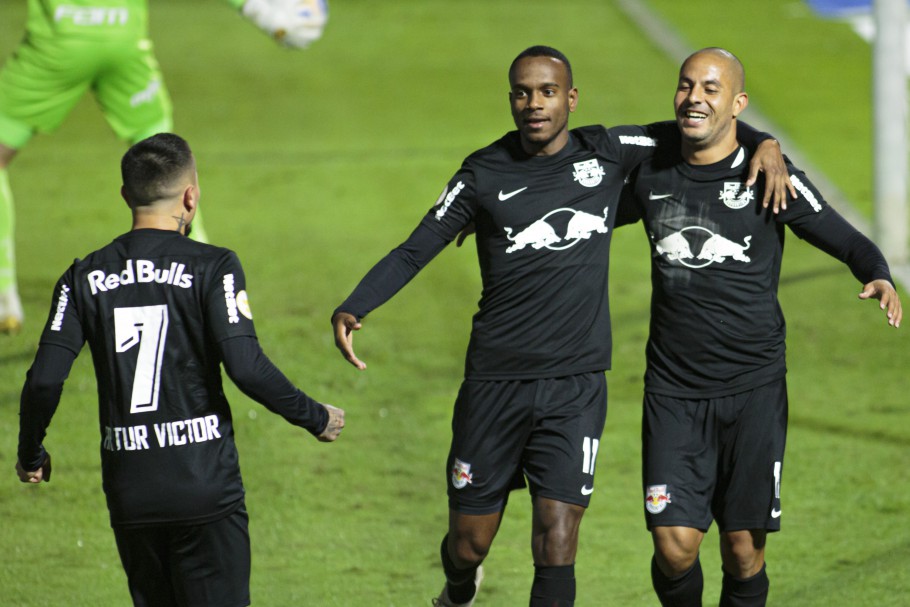 Red Bull Bragantino bate o Palmeira e dorme na liderança no Brasileirão Assaí