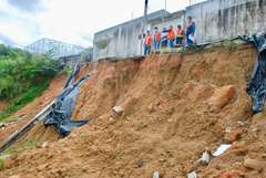 Prefeitura discute retomada de obras de contenção de encostas