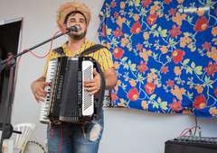 Músico curado da Covid-19 homenageia profissionais de unidade de saúde de Maceió