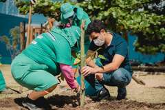 Prefeito de Maceió, JHC, acompanha serviços de limpeza e educação ambiental no Jacintinho