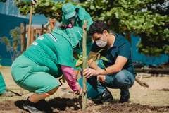 Prefeito de Maceió, JHC, acompanha serviços de limpeza e educação ambiental no Jacintinho