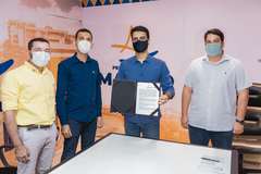 Prefeito JHC e ONG Gerando Falcões assinam parceria para transformar a vida de moradores de favela