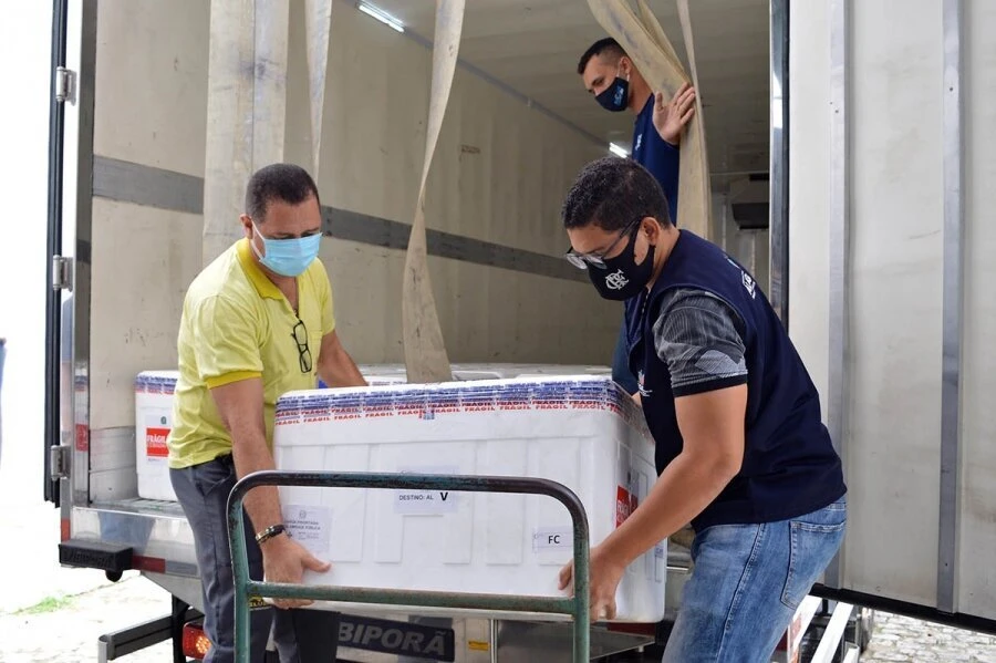 AL recebe 98.250 doses da AstraZeneca para avançar na vacinação a partir de 55 anos